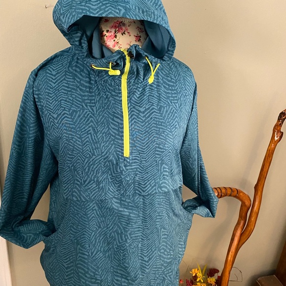 Turquoise patterned lightweight windbreaker with yellow zipper and pulls. - Picture 2 of 6